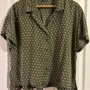 Toad & Co olive green top, size L